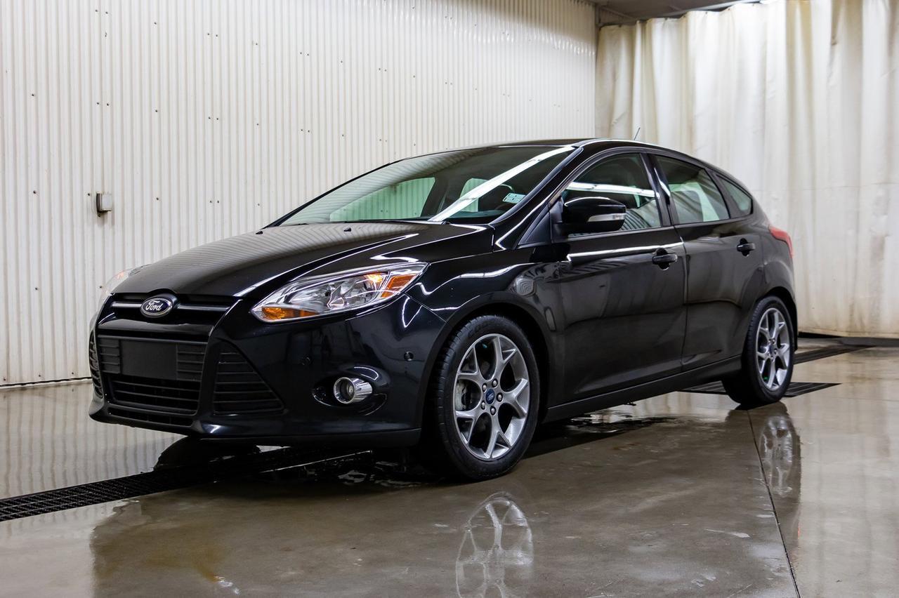 2014 Ford Focus SE Hatchback Leather Roof Nav Red Deer AB