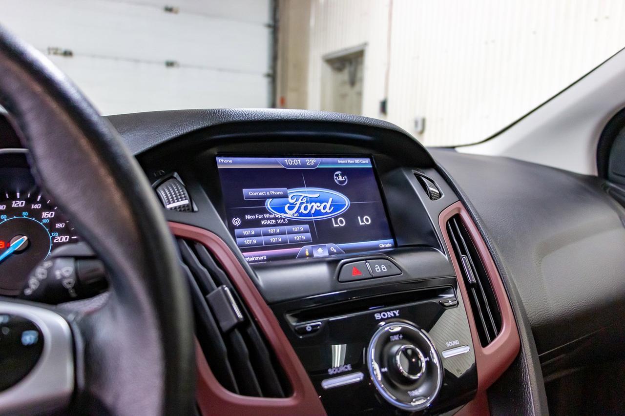 2014 Ford Focus SE Hatchback Leather Roof Nav Red Deer AB
