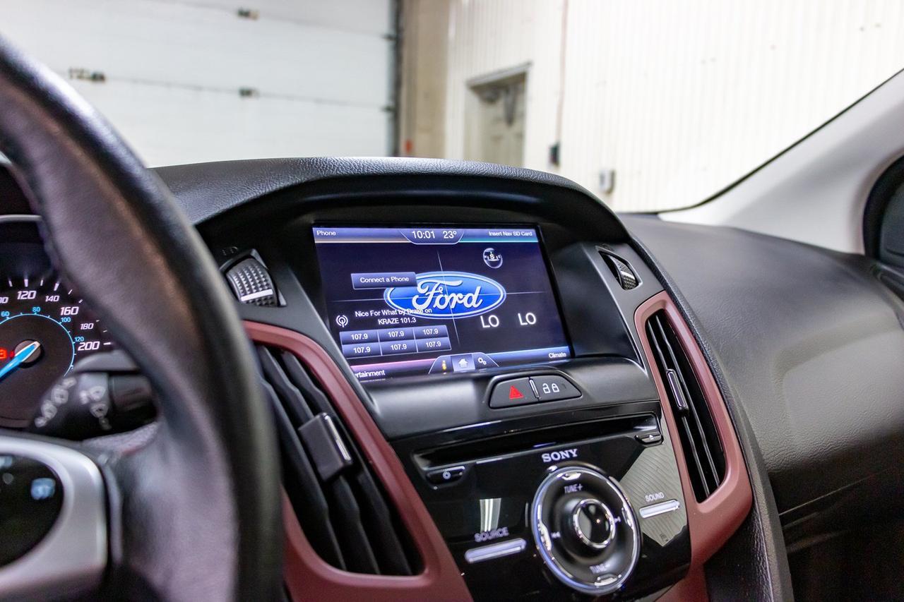 2014 Ford Focus SE Hatchback Leather Roof Nav Red Deer AB