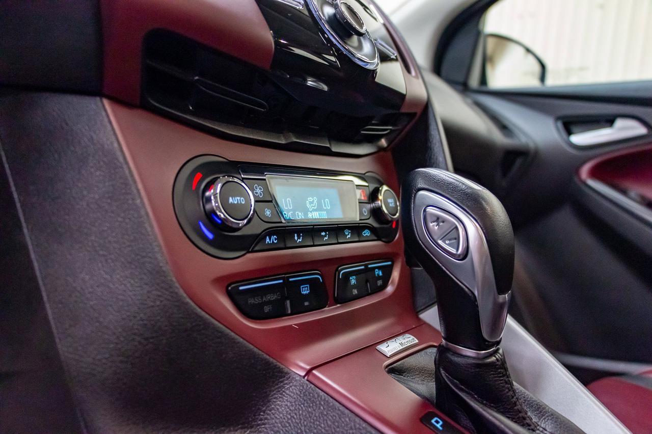 2014 Ford Focus SE Hatchback Leather Roof Nav Red Deer AB