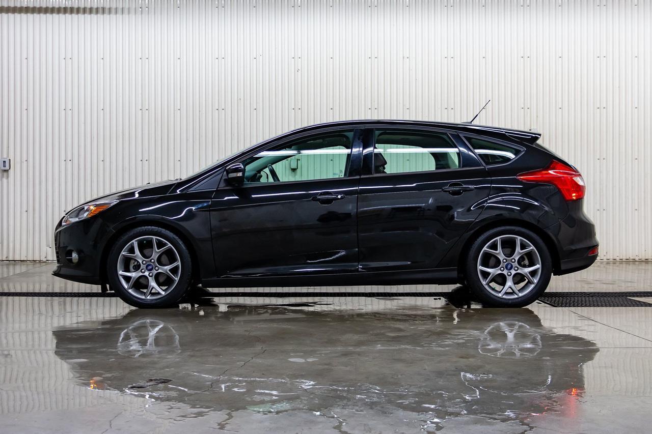 2014 Ford Focus SE Hatchback Leather Roof Nav Red Deer AB