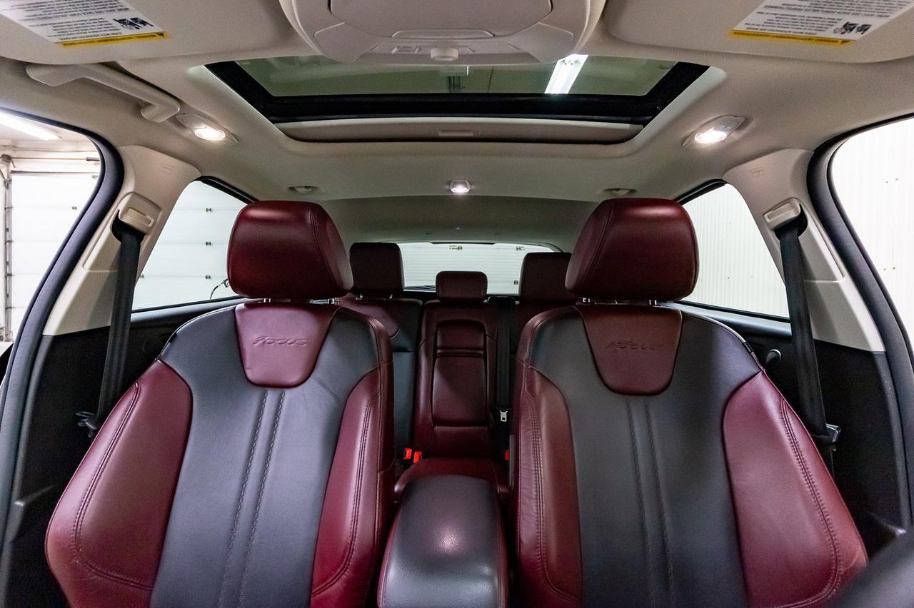 2014 Ford Focus SE Hatchback Leather Roof Nav Red Deer AB