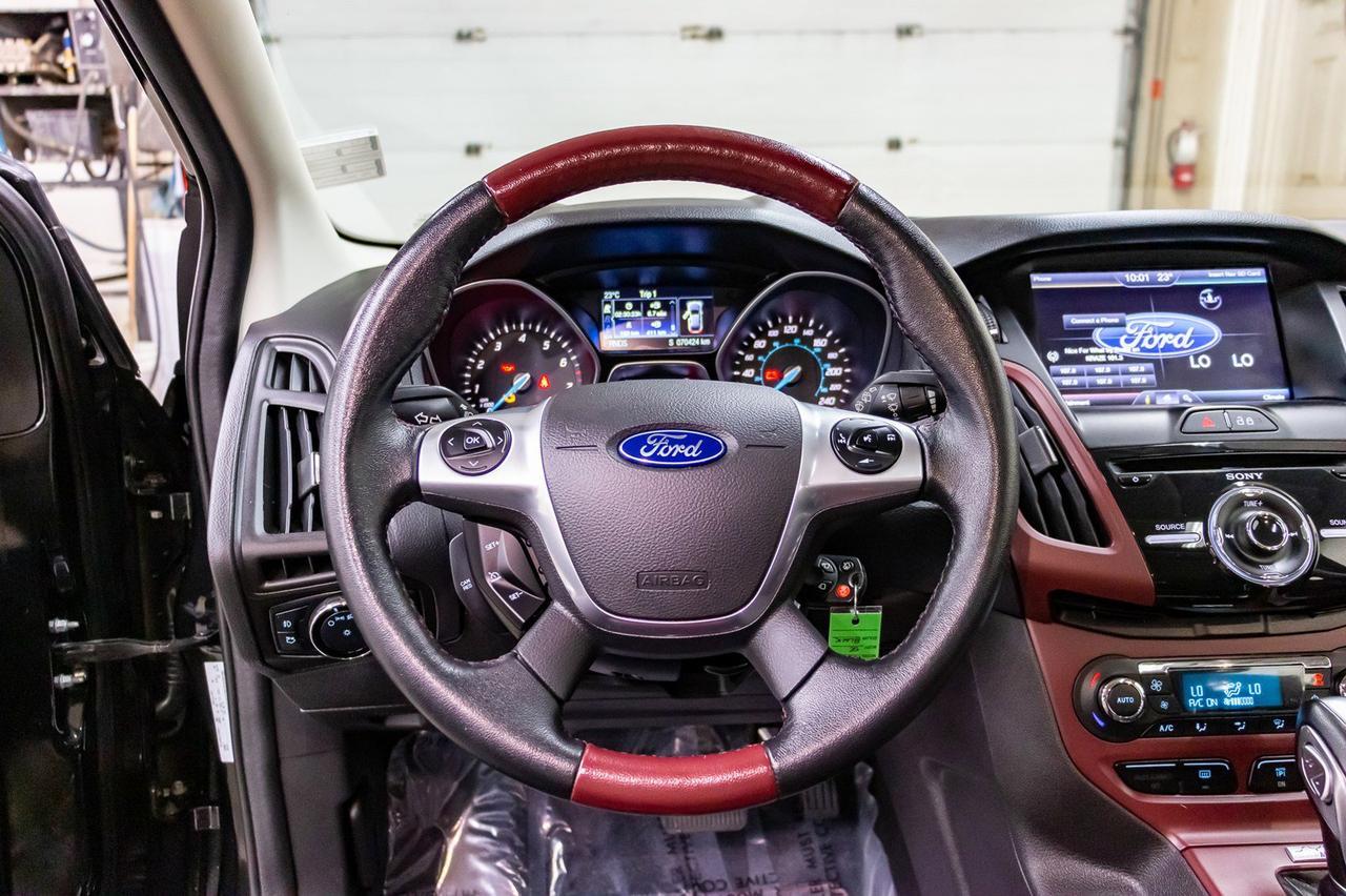 2014 Ford Focus SE Hatchback Leather Roof Nav Red Deer AB