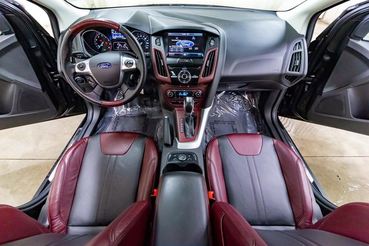 2014 Ford Focus SE Hatchback Leather Roof Nav Red Deer AB