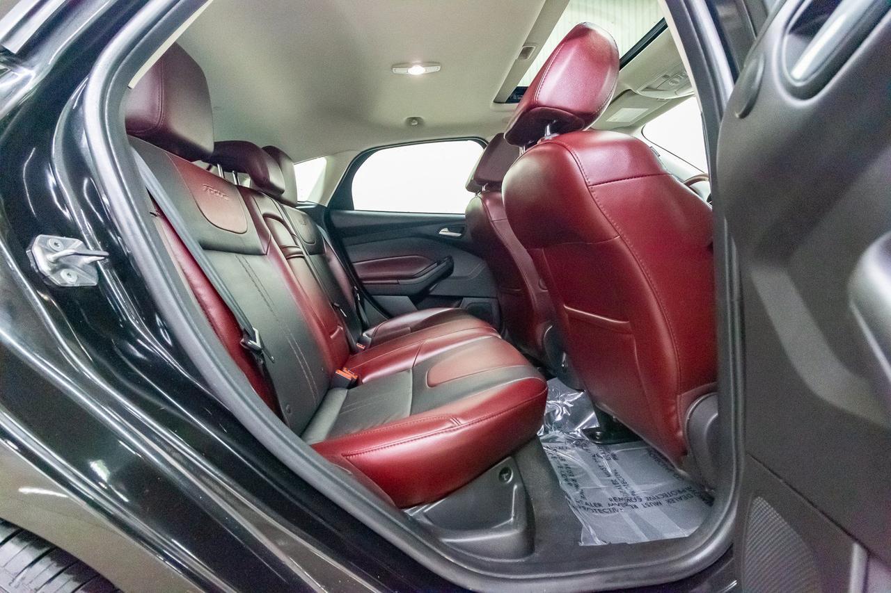 2014 Ford Focus SE Hatchback Leather Roof Nav Red Deer AB