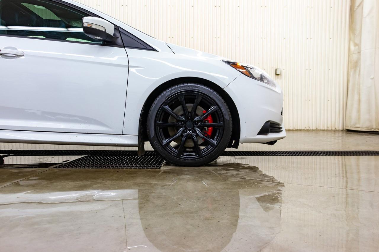 2014 Ford Focus ST Manual Leather Roof Nav Red Deer AB
