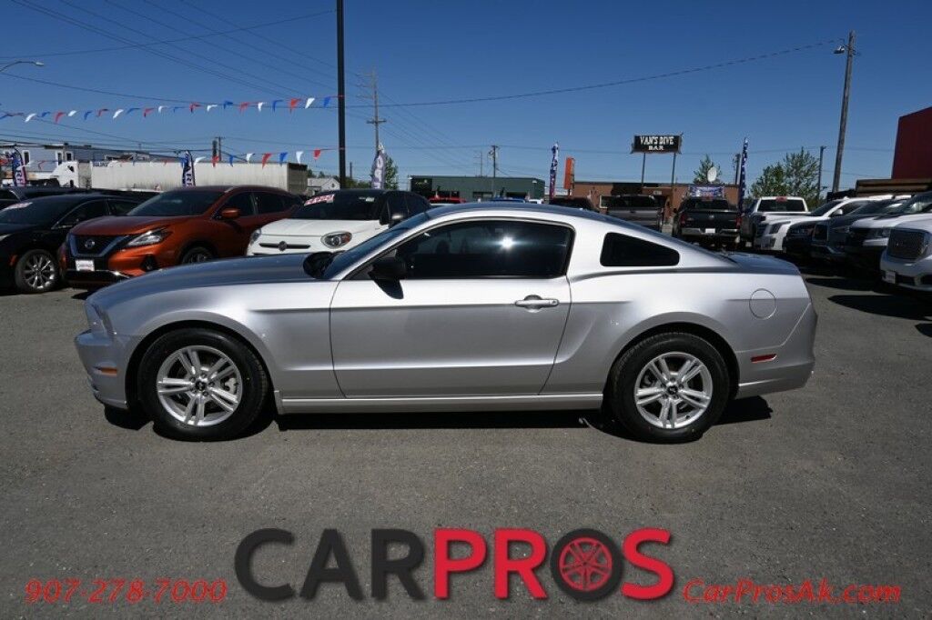 2014 Ford Mustang - 3.7L V6 - RWD - 6-Speed Manual - Cruise Control - Keyless Entry - Bluetooth SYNC -AM/FM, CD & MP3 Player - Dual Exhaust Tips /Aluminum Wheels / 29 MPG Hwy