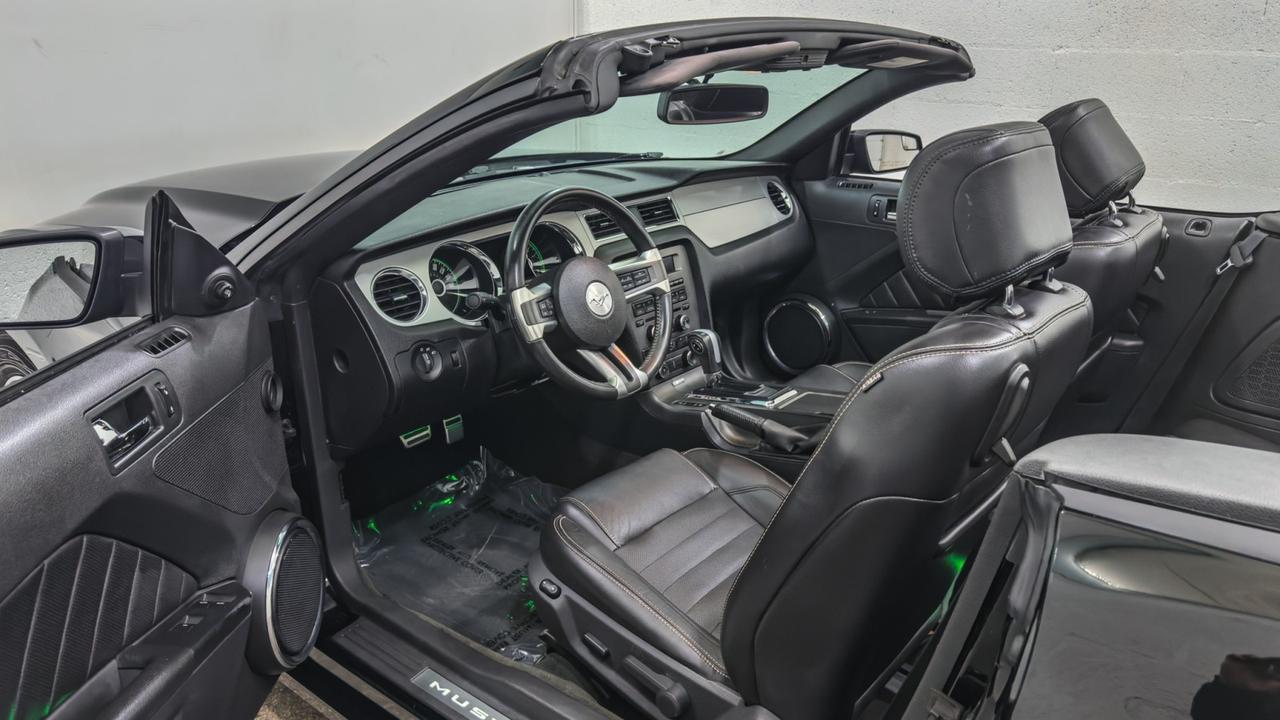 2014 Ford Mustang V6 Premium Tallmadge OH