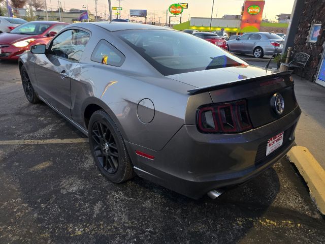 2014 Ford Mustang V6 photo 4