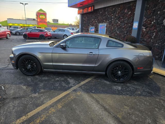 2014 Ford Mustang V6 photo 3