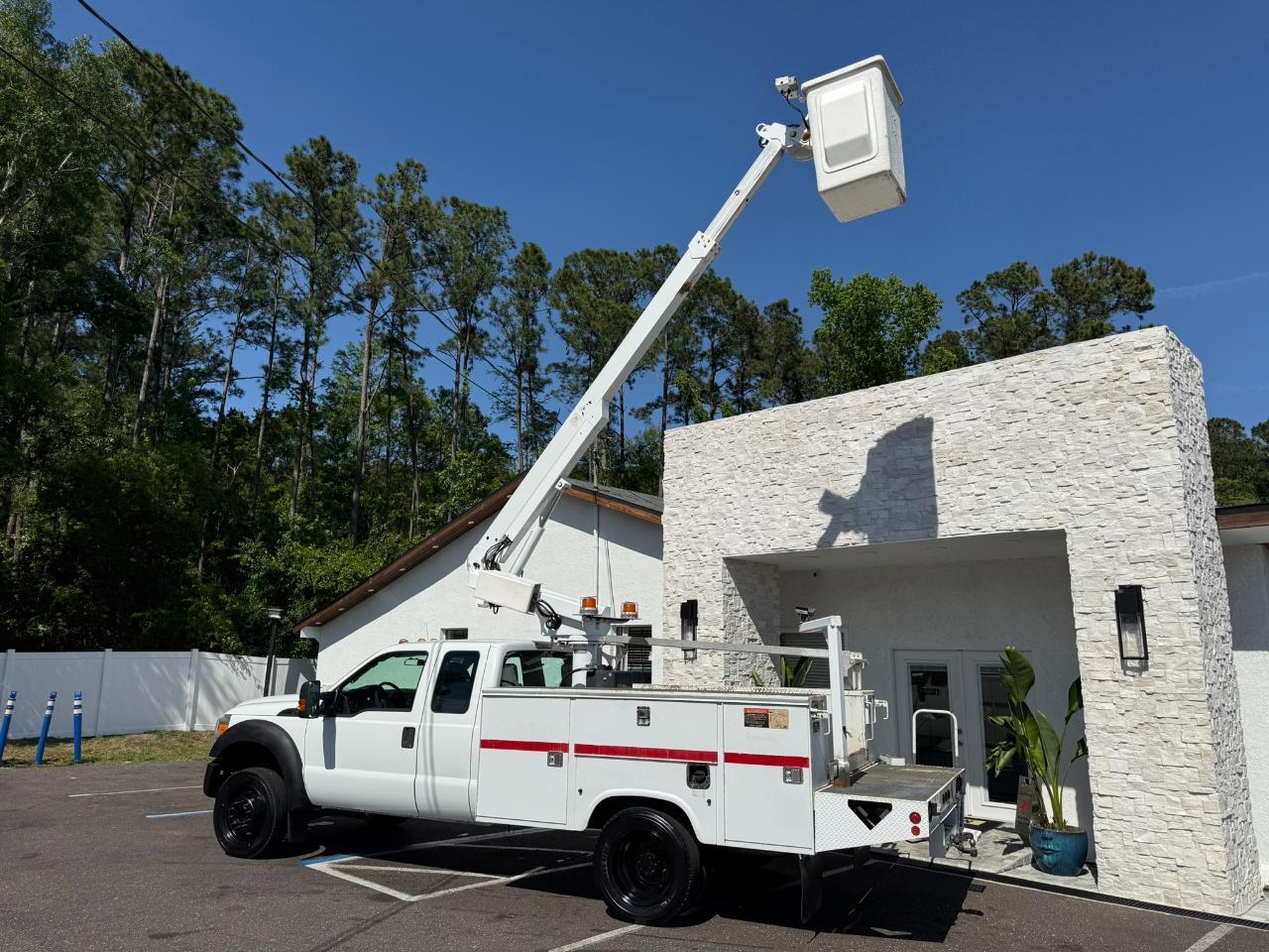 2014 Ford Super Duty F-450 DRW 2WD SuperCab 162" WB 60" CA XLT