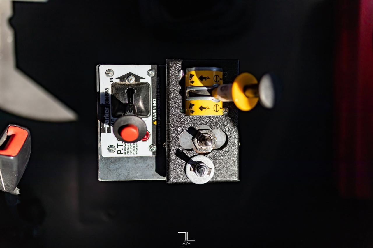 2014 Freightliner Cascadia 125 Day Cab Heavy Spec Red Deer AB