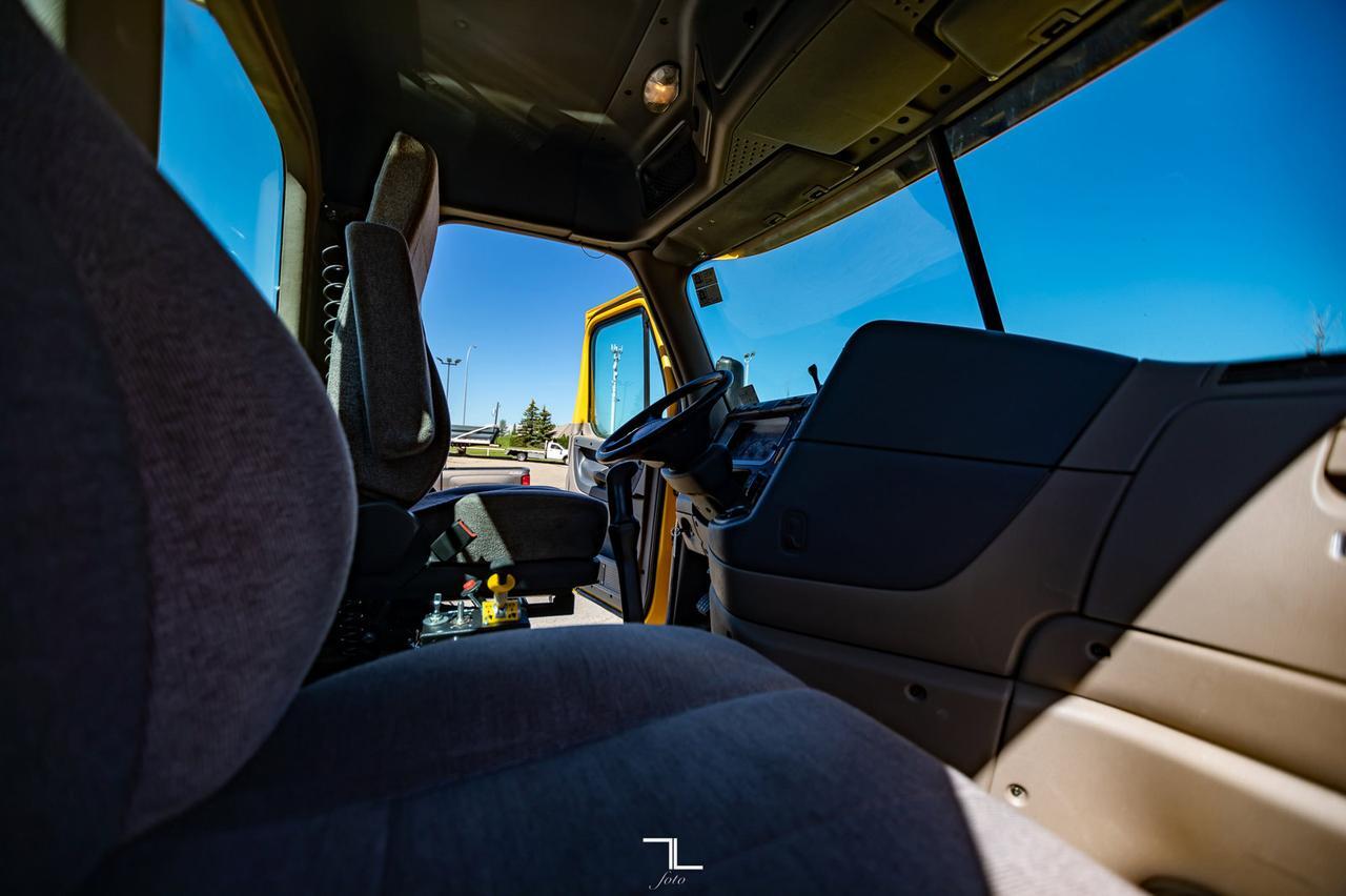 2014 Freightliner Cascadia 125 Day Cab Heavy Spec Red Deer AB