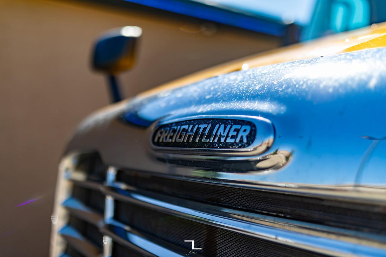 2014 Freightliner Cascadia 125 Day Cab Heavy Spec Red Deer AB