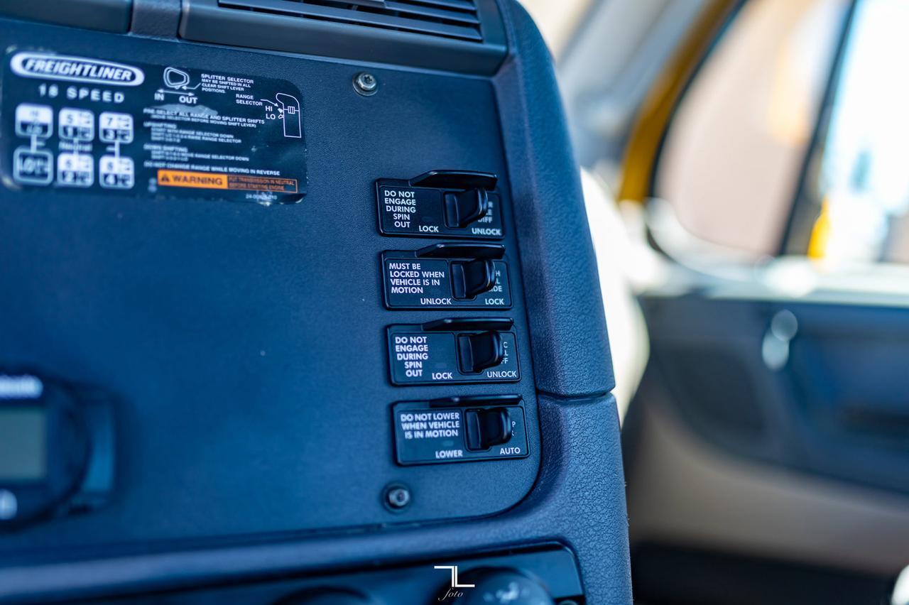 2014 Freightliner Cascadia 125 Day Cab Heavy Spec Red Deer AB