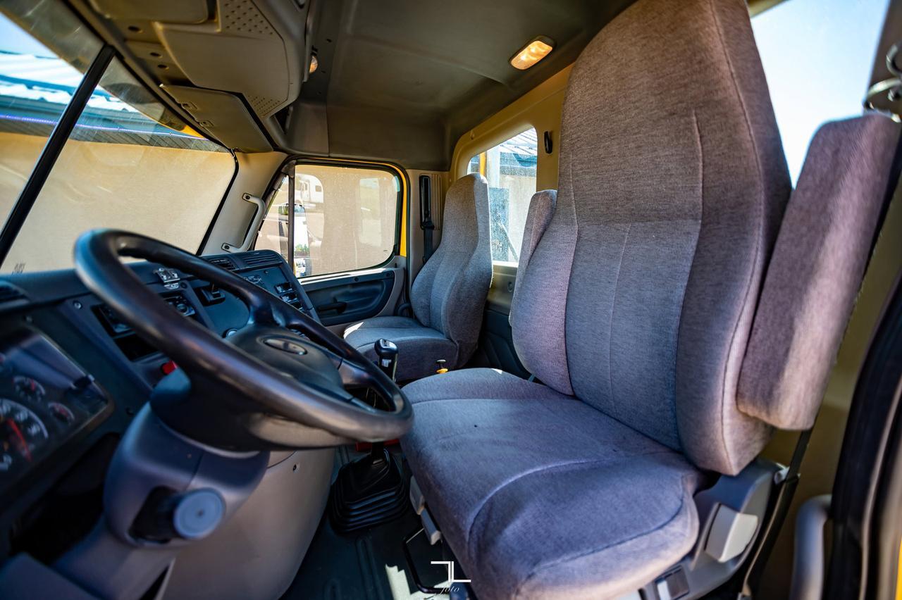 2014 Freightliner Cascadia 125 Day Cab Heavy Spec Red Deer AB