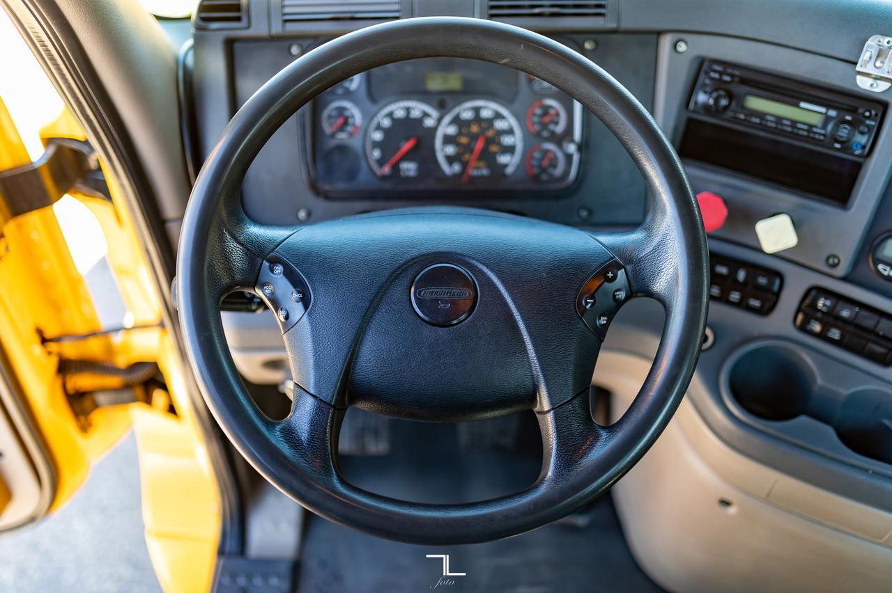 2014 Freightliner Cascadia 125 Day Cab Heavy Spec Red Deer AB