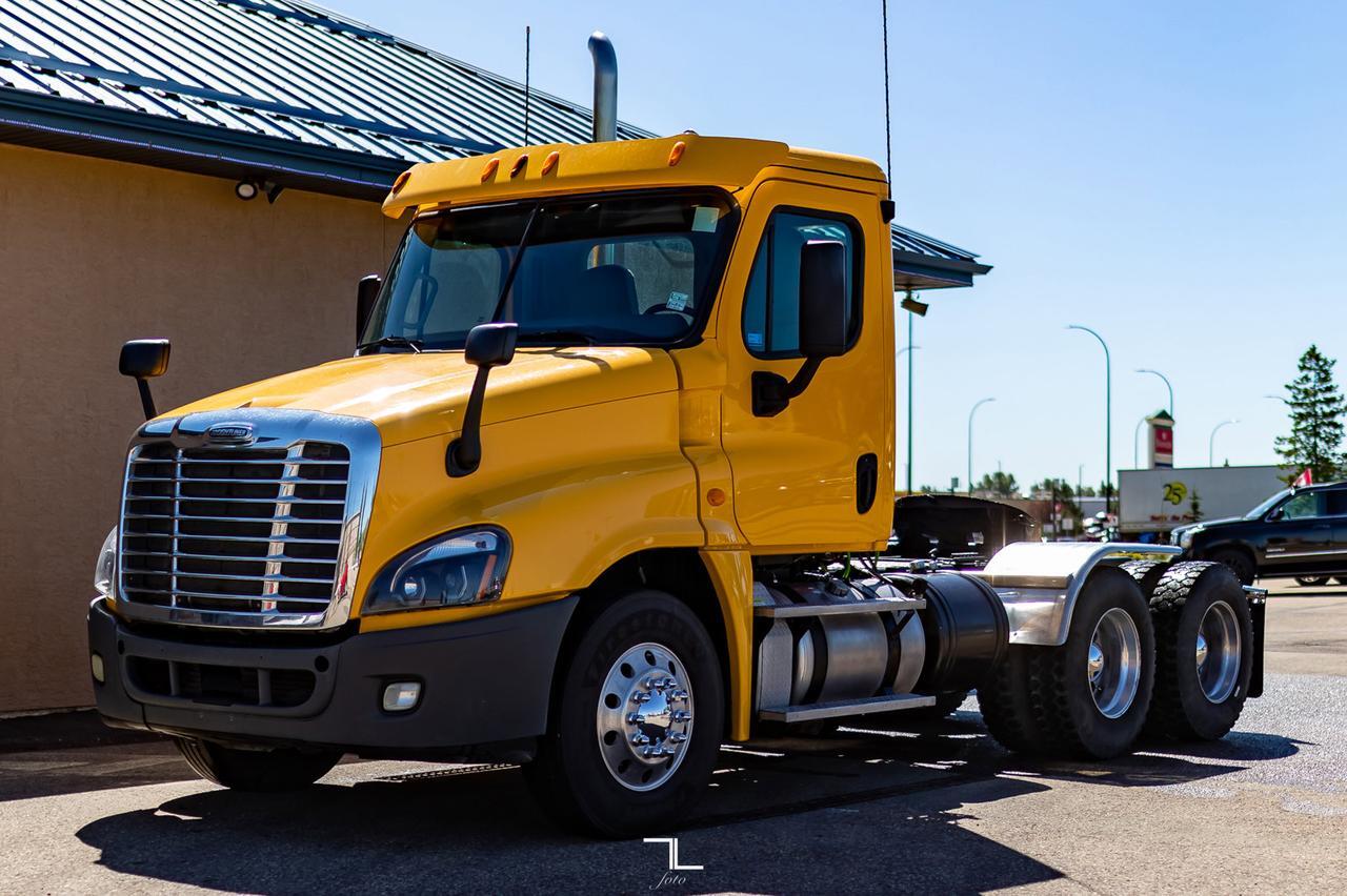 2014 Freightliner Cascadia 125 Day Cab Heavy Spec Red Deer AB