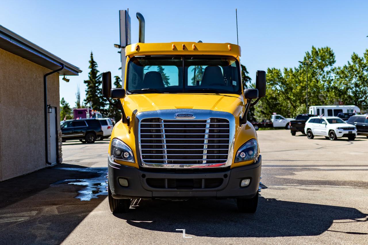 2014 Freightliner Cascadia 125 Day Cab Heavy Spec Red Deer AB