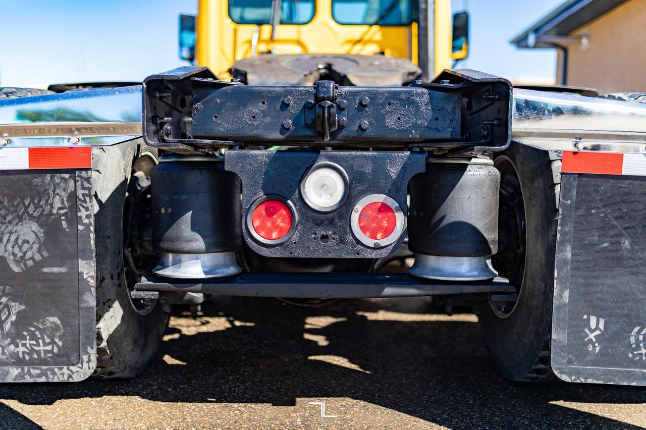 2014 Freightliner Cascadia 125 Day Cab Heavy Spec Red Deer AB
