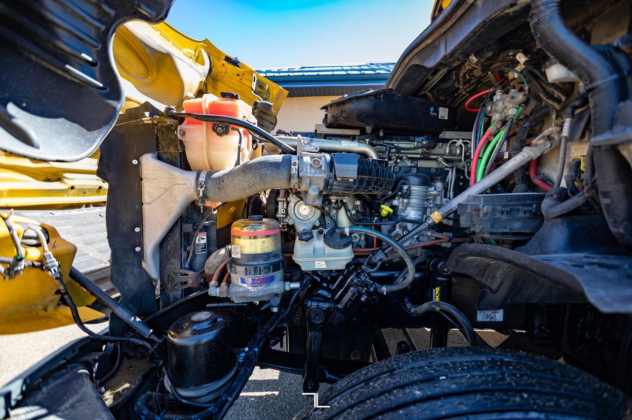 2014 Freightliner Cascadia 125 Day Cab Heavy Spec Red Deer AB