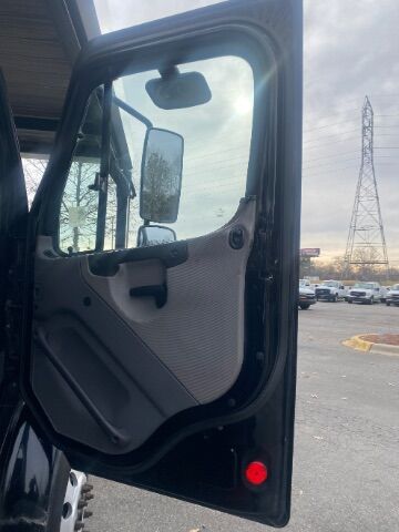 2014 Freightliner M2 106 Medium Duty 4 CAR HAULER 30 FT BED Charlotte NC