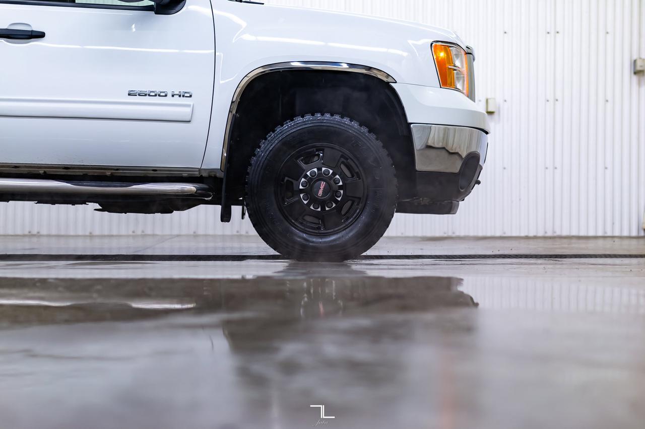 2014 GMC Sierra 2500HD 4x4 Crew Cab SLE Red Deer AB