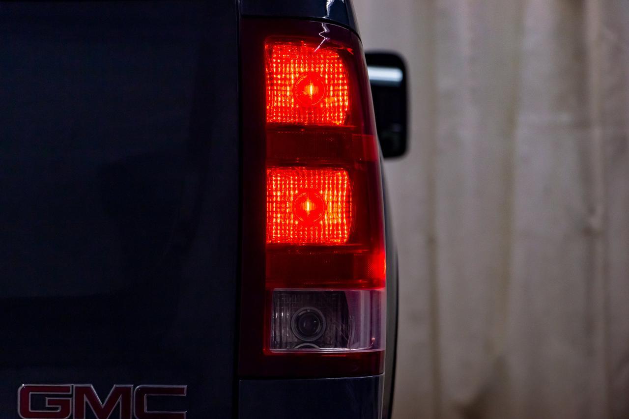 2014 GMC Sierra 3500HD 4x4 Crew Cab SLE Z71 Longbox Diesel Red Deer AB