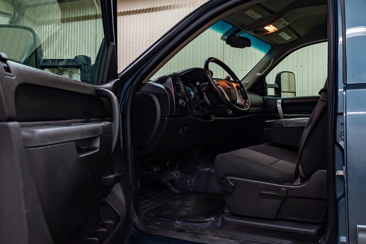 2014 GMC Sierra 3500HD 4x4 Crew Cab SLE Z71 Longbox Diesel Red Deer AB