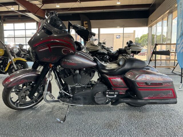2014 Harley-Davidson FLHXI -