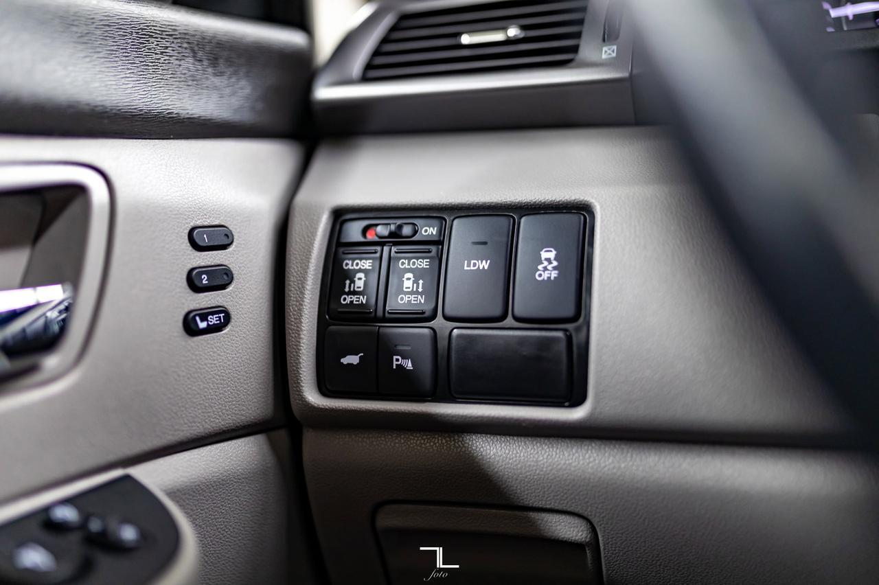 2014 Honda Odyssey Touring Leather Roof Nav DVD Red Deer AB