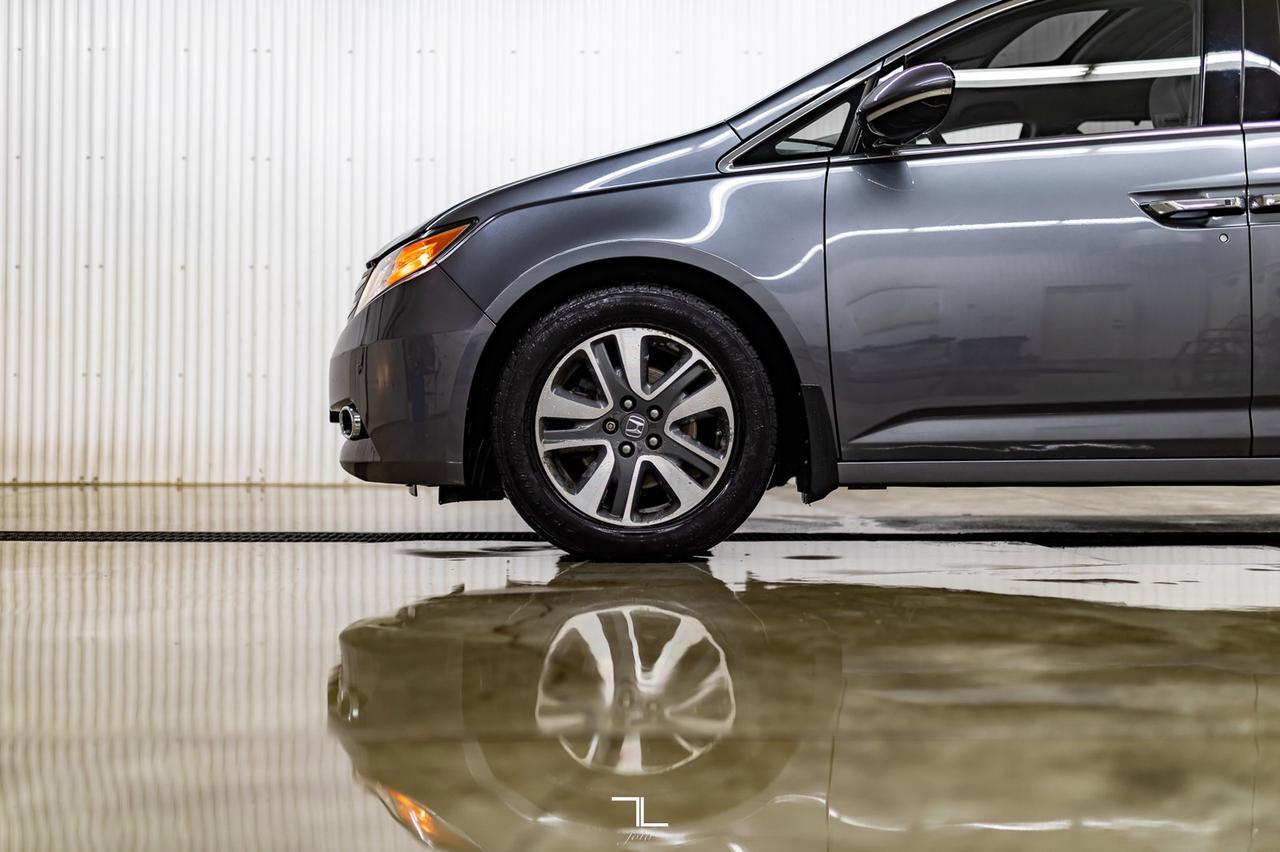 2014 Honda Odyssey Touring Leather Roof Nav DVD Red Deer AB