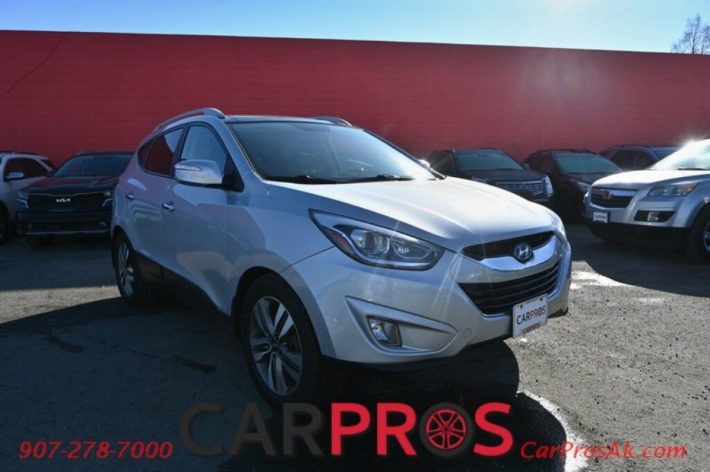 2014 Hyundai Tucson Limited - 4x4 - Tech Package 02 - Power & Leather Heated Seats - Keyless Entry w/ Push to Start - 7 Touch Screen Navigation System - Backup Camera - Panoramic Sunroof - Roof Rack - Low Miles