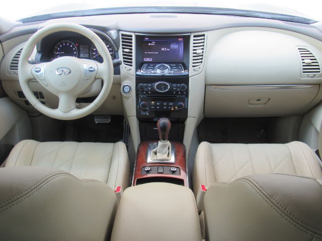 2014 INFINITI QX70 RWD