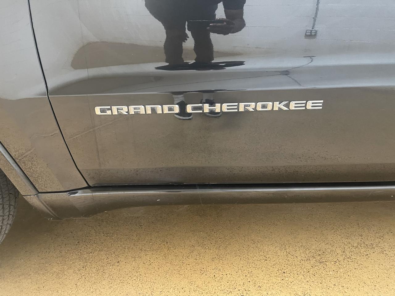 2014 Jeep Grand Cherokee Overland photo 11