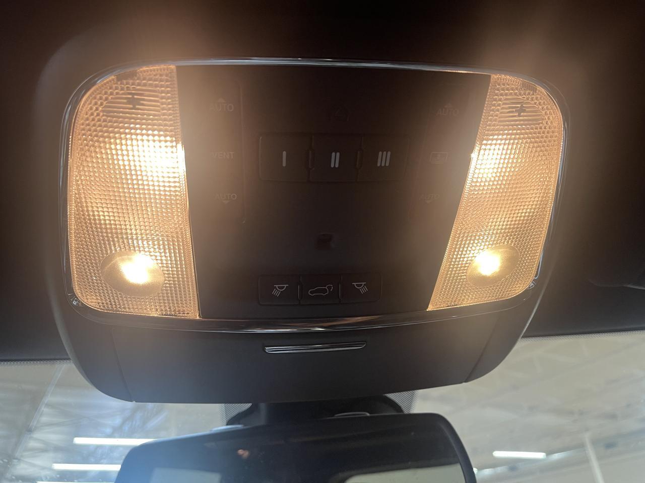2014 Jeep Grand Cherokee Overland photo 16