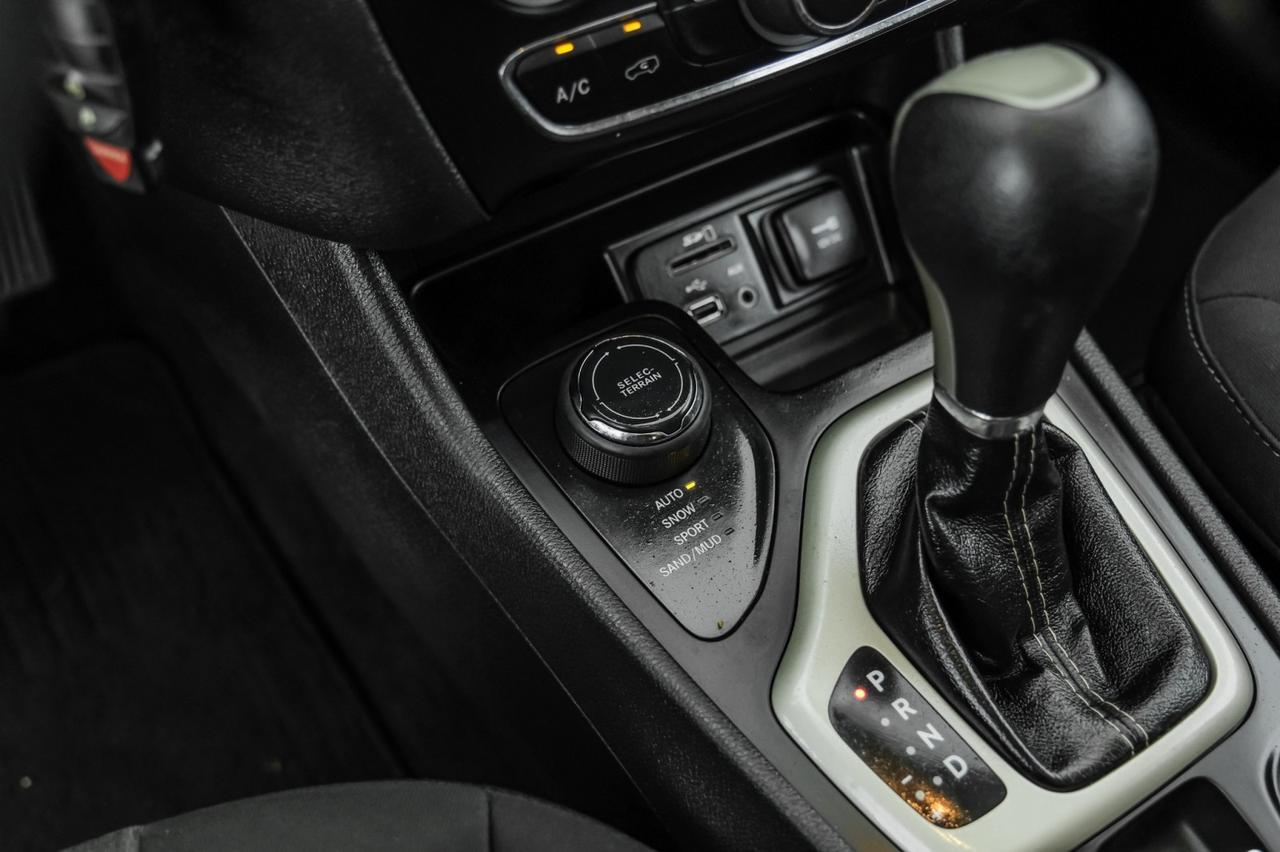 2014 Jeep Cherokee LATITUDE 4WD AUTOMATIC NAVIGATION BLUETOOTH CRUISE CONTROL ALLOY WHEELS Carrollton TX