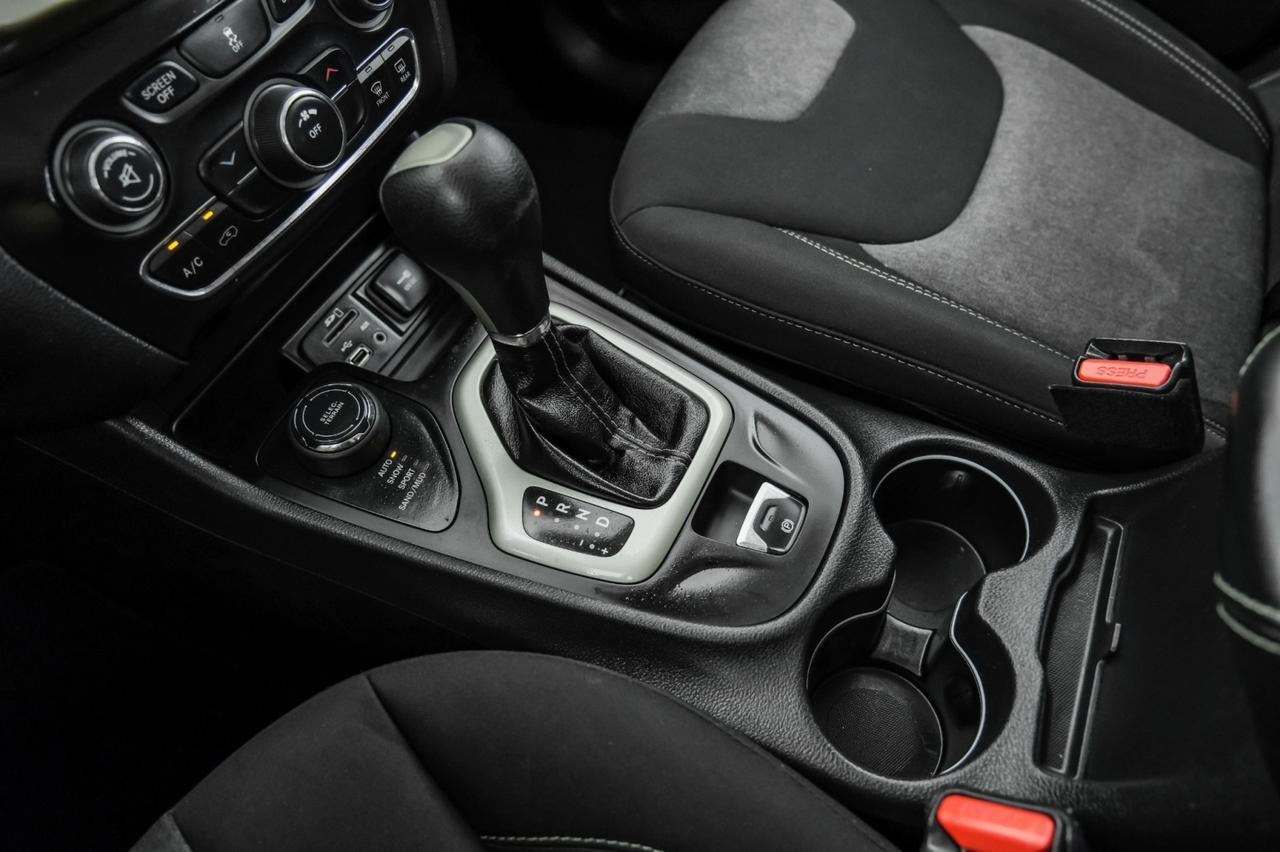 2014 Jeep Cherokee LATITUDE 4WD AUTOMATIC NAVIGATION BLUETOOTH CRUISE CONTROL ALLOY WHEELS Carrollton TX