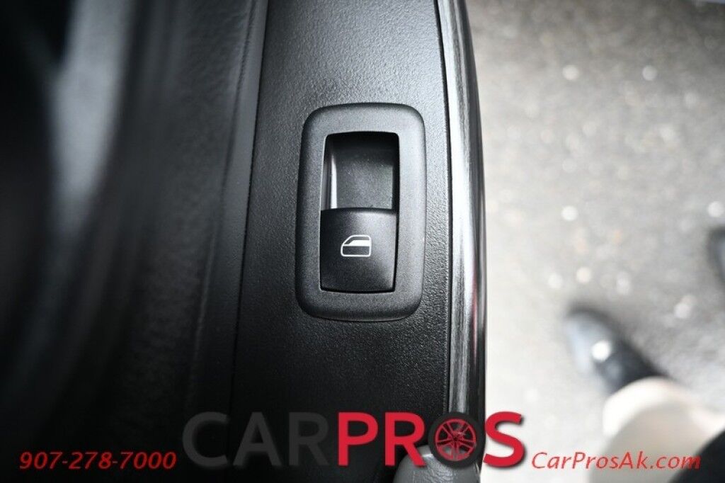 2014 Jeep Cherokee Limited - 3.2L V6 - 4X4 - Remote Start - Front Heated Leather Seats - Heated Steering Wheel - Bluetooth - Navigation - Backup Camera - Panoramic Sunroof - Tow Package Anchorage AK