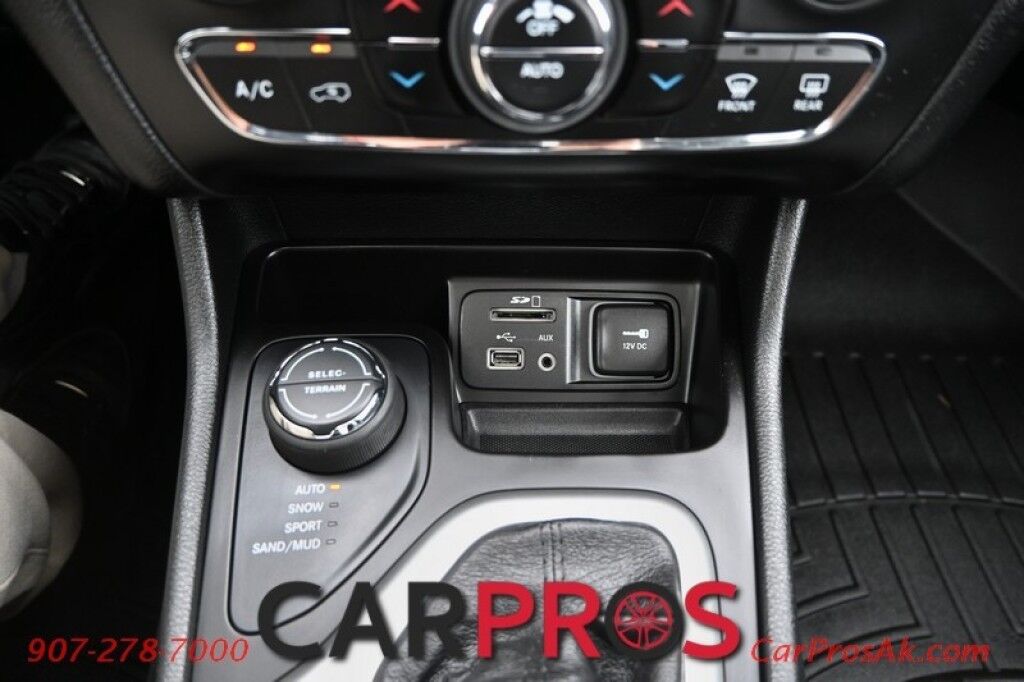 2014 Jeep Cherokee Limited - 3.2L V6 - 4X4 - Remote Start - Front Heated Leather Seats - Heated Steering Wheel - Bluetooth - Navigation - Backup Camera - Panoramic Sunroof - Tow Package Anchorage AK