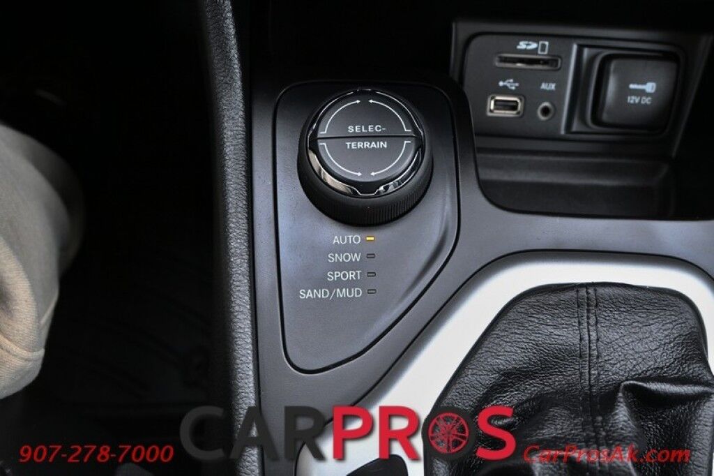 2014 Jeep Cherokee Limited - 3.2L V6 - 4X4 - Remote Start - Front Heated Leather Seats - Heated Steering Wheel - Bluetooth - Navigation - Backup Camera - Panoramic Sunroof - Tow Package Anchorage AK