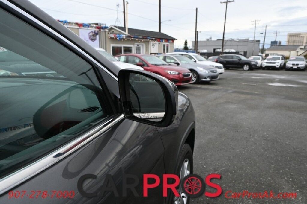 2014 Jeep Cherokee Limited - 3.2L V6 - 4X4 - Remote Start - Front Heated Leather Seats - Heated Steering Wheel - Bluetooth - Navigation - Backup Camera - Panoramic Sunroof - Tow Package Anchorage AK