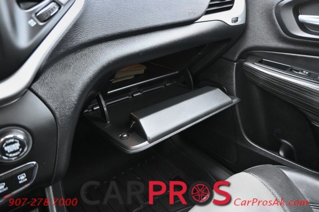 2014 Jeep Cherokee Limited - 3.2L V6 - 4X4 - Remote Start - Front Heated Leather Seats - Heated Steering Wheel - Bluetooth - Navigation - Backup Camera - Panoramic Sunroof - Tow Package Anchorage AK