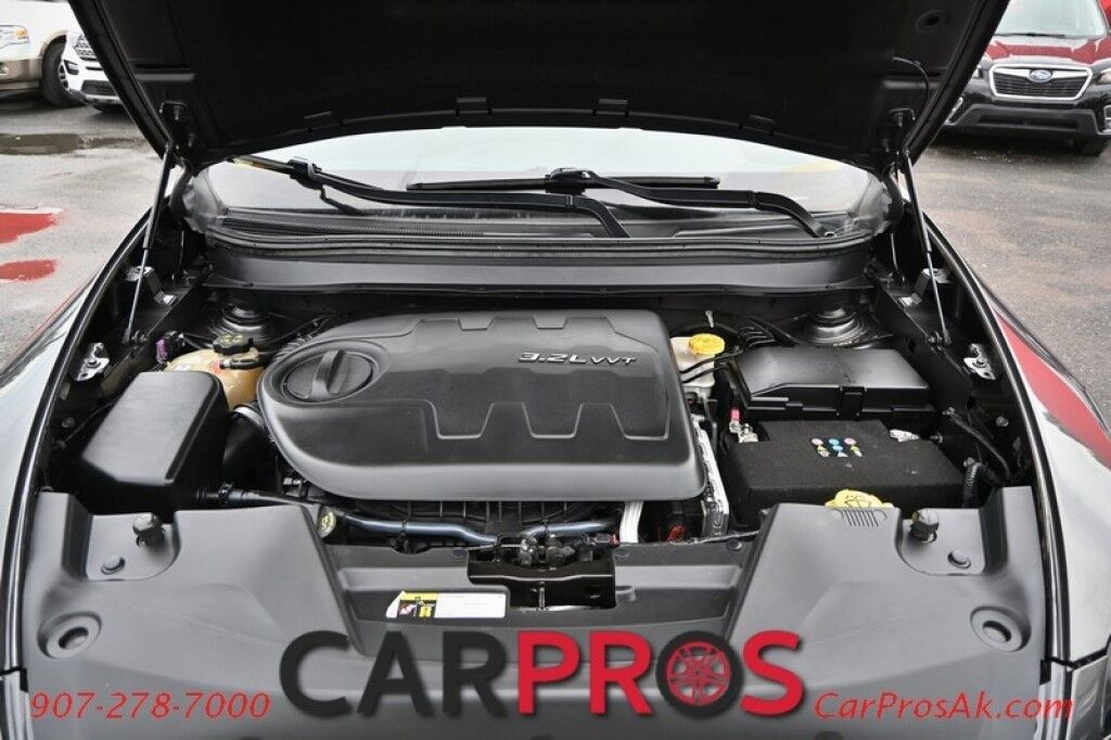 2014 Jeep Cherokee Limited - 3.2L V6 - 4X4 - Remote Start - Front Heated Leather Seats - Heated Steering Wheel - Bluetooth - Navigation - Backup Camera - Panoramic Sunroof - Tow Package Anchorage AK