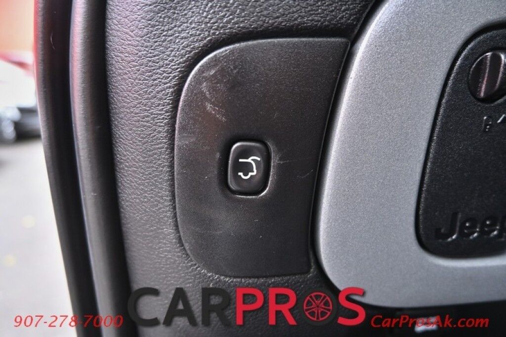 2014 Jeep Cherokee Limited - 3.2L V6 - 4X4 - Remote Start - Front Heated Leather Seats - Heated Steering Wheel - Bluetooth - Navigation - Backup Camera - Panoramic Sunroof - Tow Package Anchorage AK