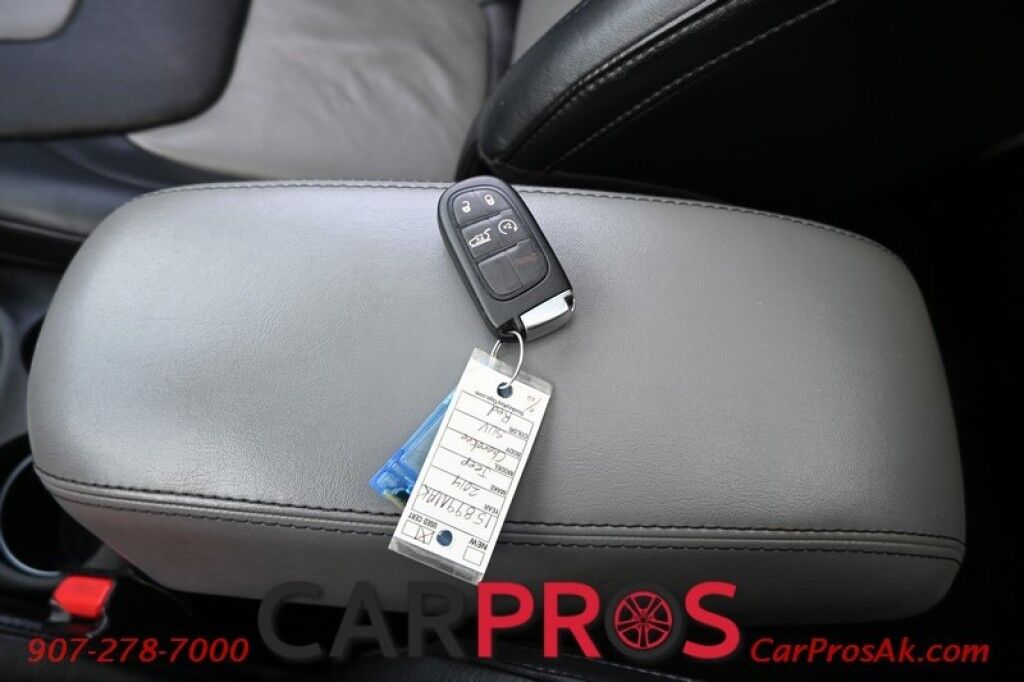 2014 Jeep Cherokee Limited - 3.2L V6 - Automatic - 4X4 - Heated Leather Seats - Remote Start - Navigation - Panoramic Sunroof - Tow Package Anchorage AK