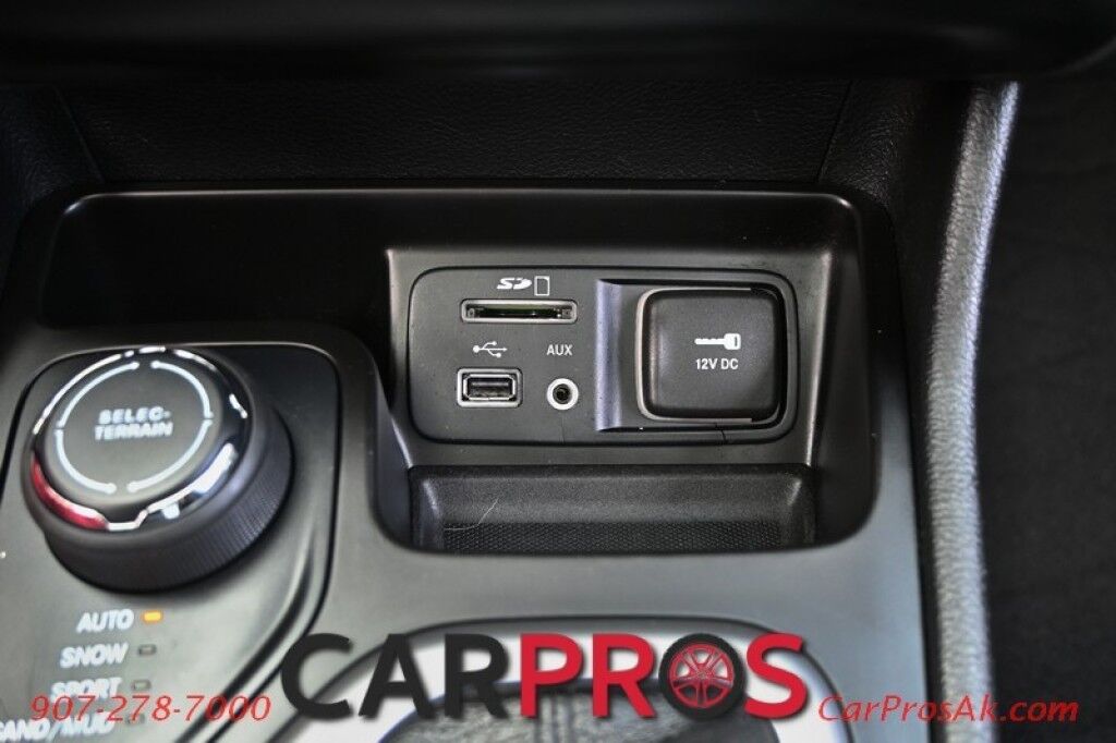 2014 Jeep Cherokee Limited - 3.2L V6 - Automatic - 4X4 - Heated Leather Seats - Remote Start - Navigation - Panoramic Sunroof - Tow Package Anchorage AK