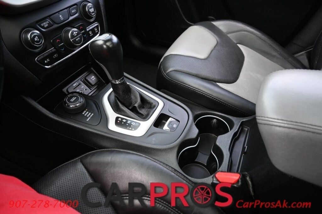 2014 Jeep Cherokee Limited - 3.2L V6 - Automatic - 4X4 - Heated Leather Seats - Remote Start - Navigation - Panoramic Sunroof - Tow Package Anchorage AK