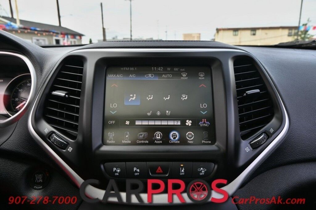 2014 Jeep Cherokee Limited - 3.2L V6 - Automatic - 4X4 - Heated Leather Seats - Remote Start - Navigation - Panoramic Sunroof - Tow Package Anchorage AK