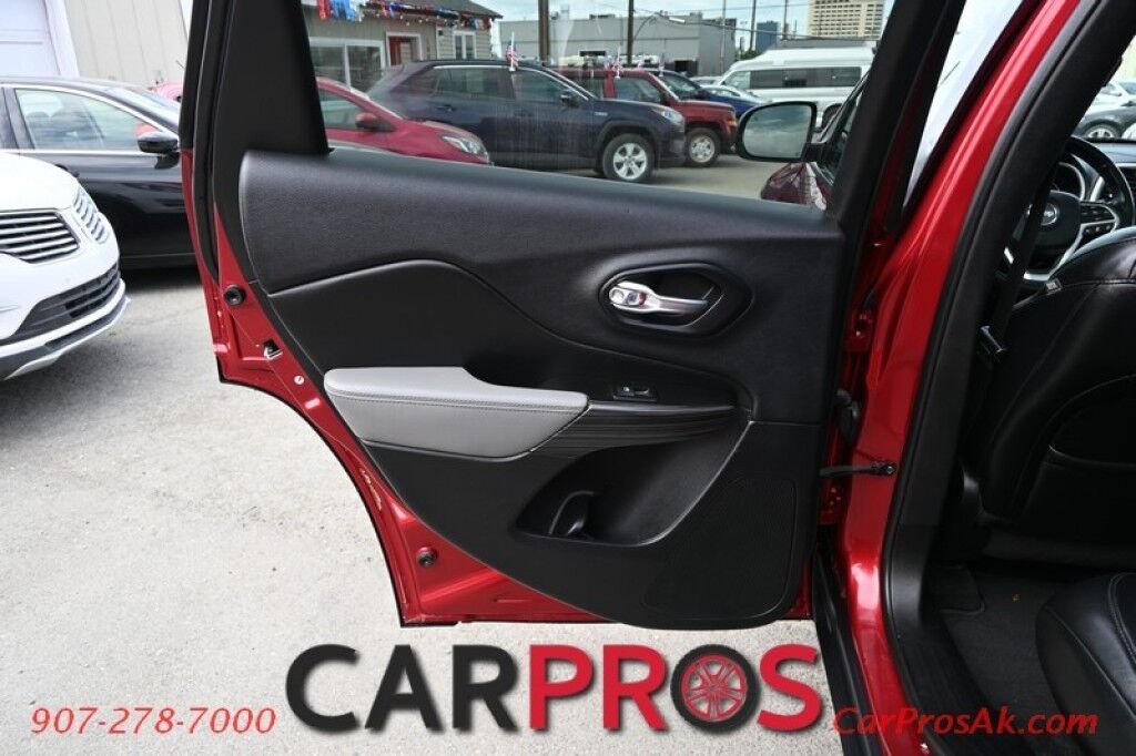 2014 Jeep Cherokee Limited - 3.2L V6 - Automatic - 4X4 - Heated Leather Seats - Remote Start - Navigation - Panoramic Sunroof - Tow Package Anchorage AK